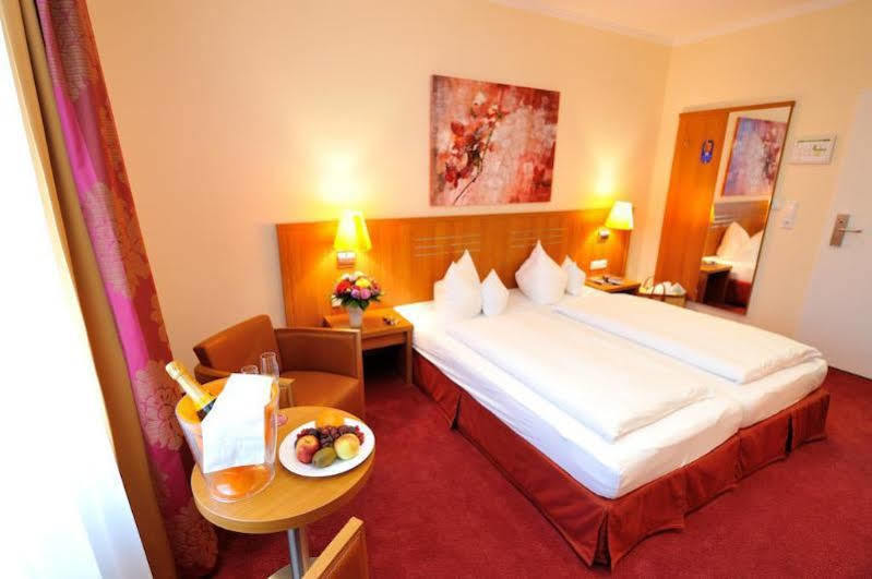 Hotel Vis A Vis Линдау Экстерьер фото